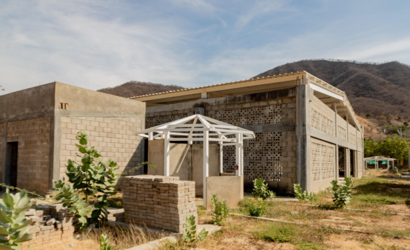 El gobierno del Magdalena y la intendencia de Santa Marta enfrentan la finalización o demolición de la megaescuela, hoy convertida en un elefante blanco en Taganga

 – Ojo critico