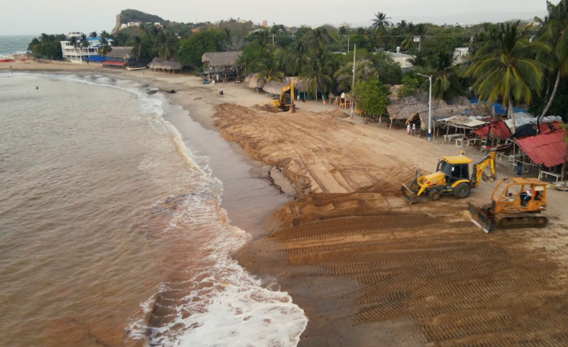 El mar retrocede y reaparece una amplia franja de arena; los turistas empiezan a regresar

 – Ojo critico