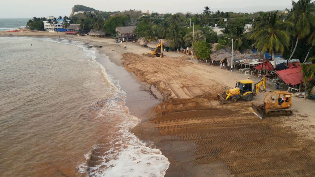 El mar retrocede y reaparece una amplia franja de arena; los turistas empiezan a regresar

 – Ojo critico