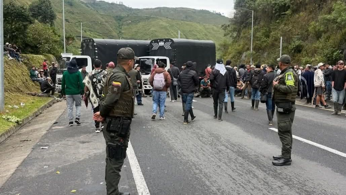 Los manifestantes exigen que los gobiernos pongan fin a la guerra arancelaria

 – Ojo critico