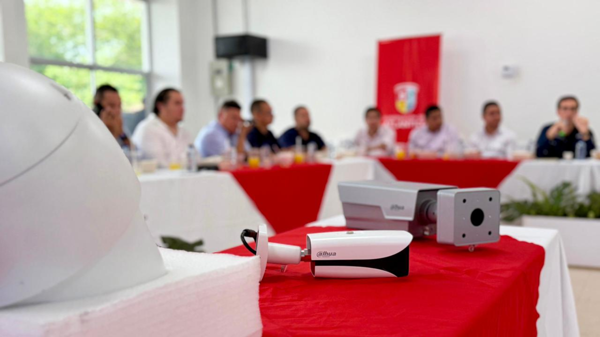 Se instalarán 411 dispositivos en 18 municipios; alcaldes apoyan sistema de vigilancia

 – Ojo critico