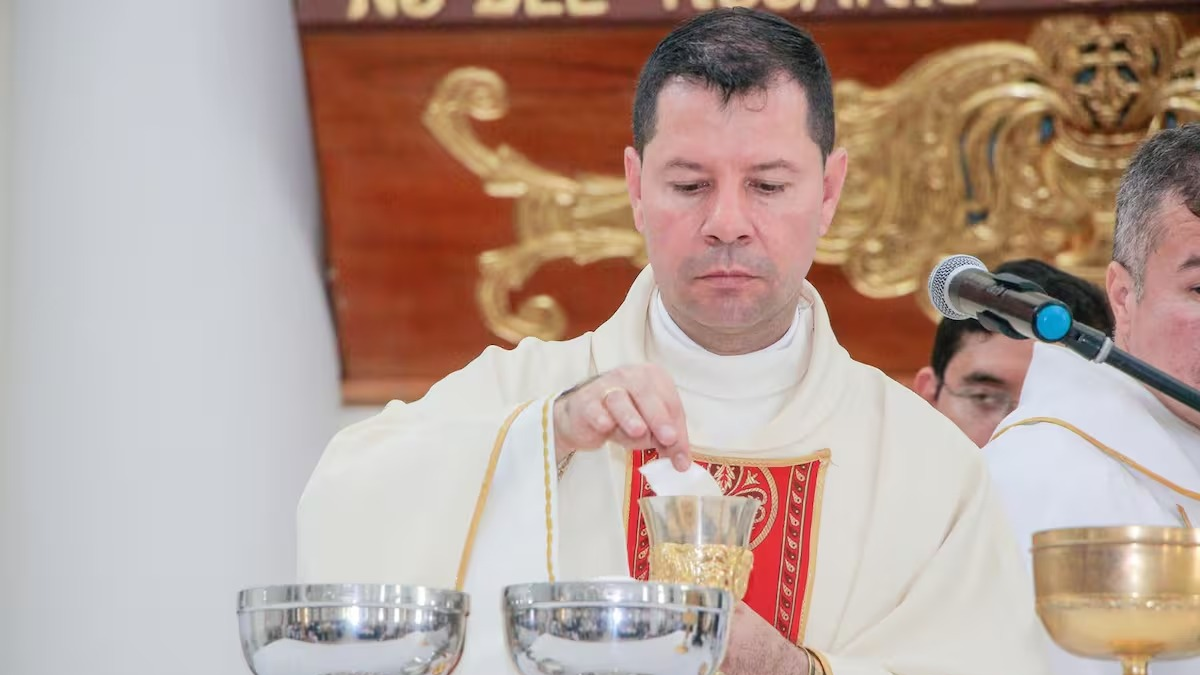 Un sacerdote que conoció al Papa Juan Pablo II murió en un trágico accidente camino a la costa caribeña.

 – Ojo critico