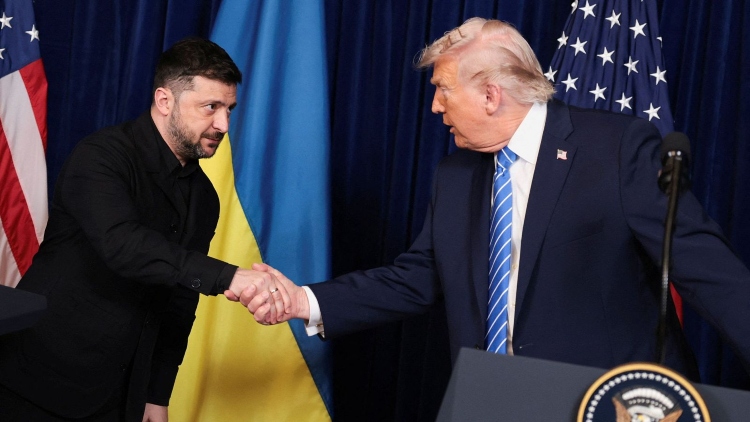 Zelensky exige garantías a Washington y una reunión directa con Putin para sellar la paz

 – Ojo critico