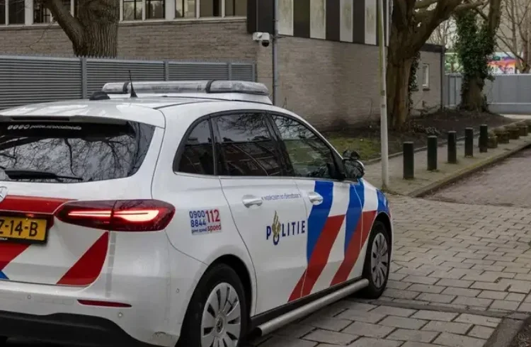 Explosión frente a una escuela judía en Ámsterdam provoca daños y intervención policial

 – Ojo critico