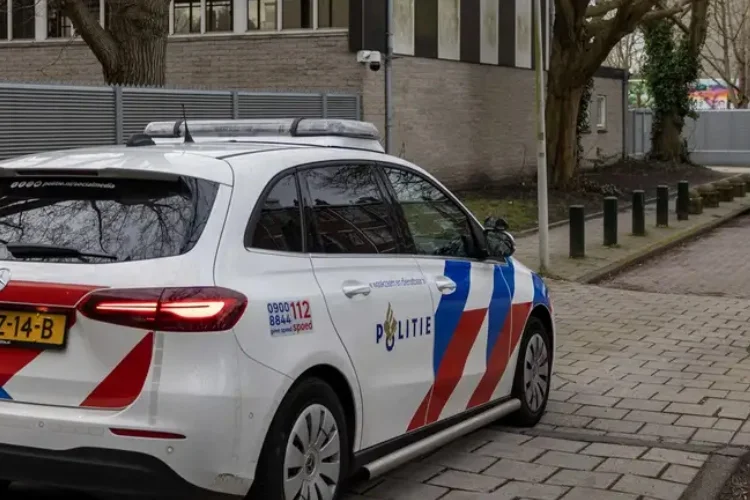 Explosión frente a una escuela judía en Ámsterdam provoca daños y intervención policial

 – Ojo critico