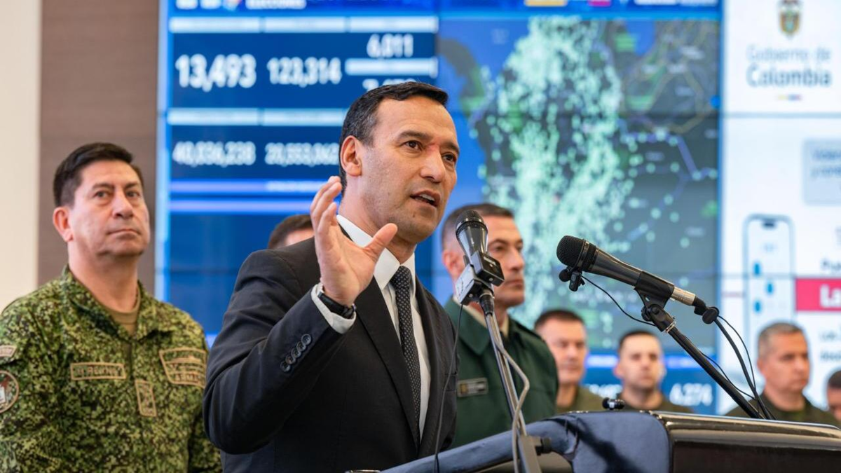 El Ministerio de Defensa, Pedro Sánchez, califica de «reacción cobarde» el atentado con moto bomba de Briceño

 – Ojo critico