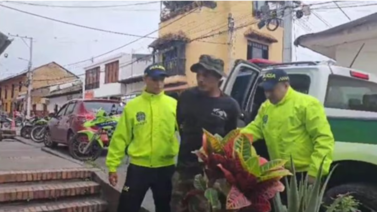 Cumplía una condena de más de veinte años por asesinato y violación.

 – Ojo critico