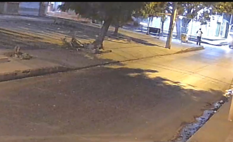 Una cámara de seguridad registró una trágica colisión entre una moto y un autobús de transporte público en Soledad (Atlántico): un hombre murió

 – Ojo critico