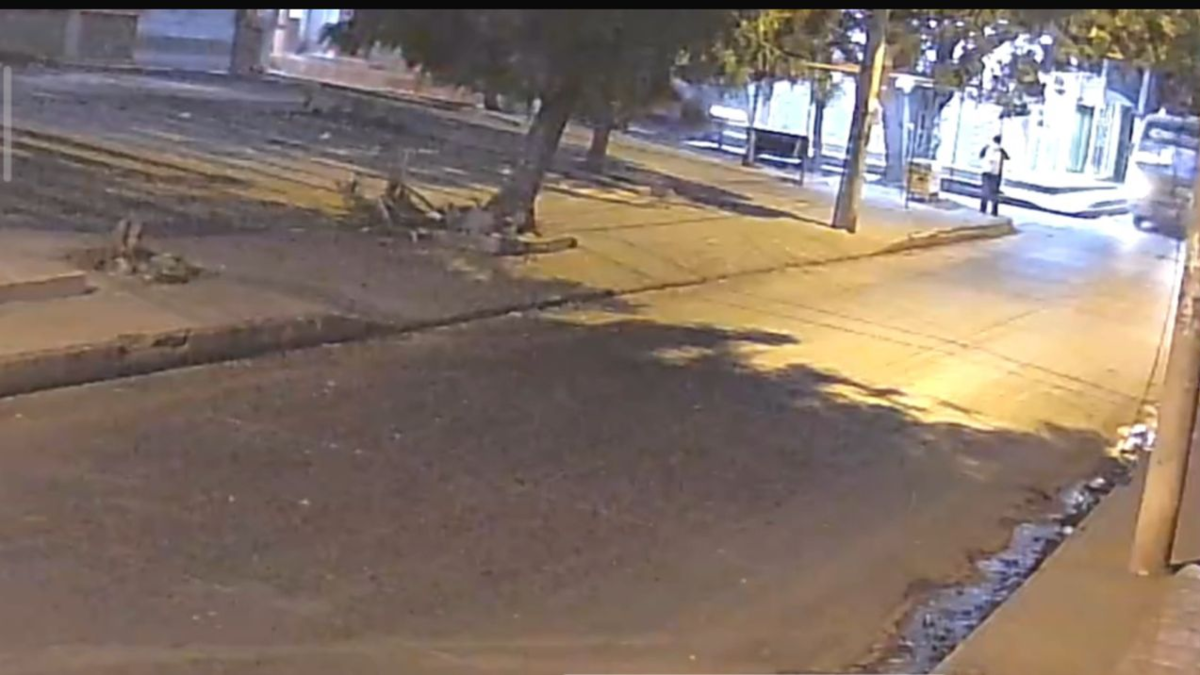 Una cámara de seguridad registró una trágica colisión entre una moto y un autobús de transporte público en Soledad (Atlántico): un hombre murió

 – Ojo critico