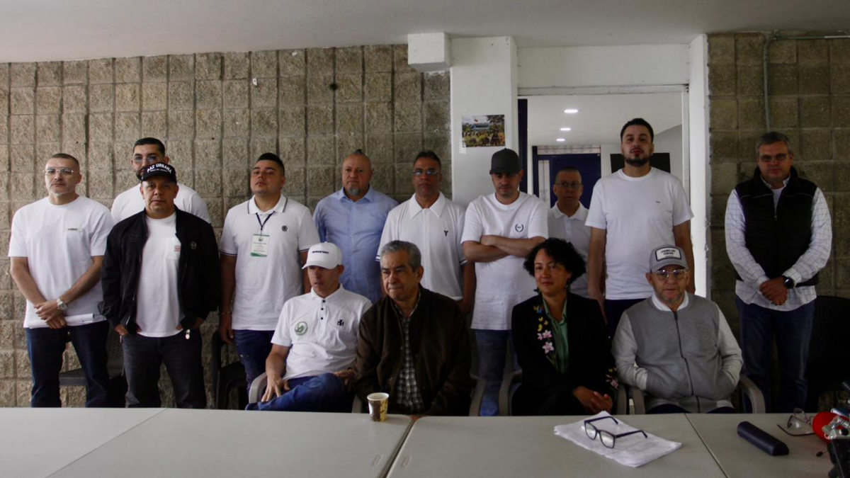 «En un símbolo de lo que fue el gobierno de Petro»

 – Ojo critico