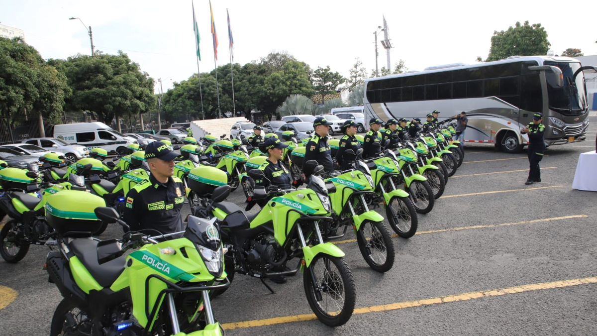 Cali refuerza cuerpo policial con vehículos y protección balística por 3 mil millones de pesos

 – Ojo critico