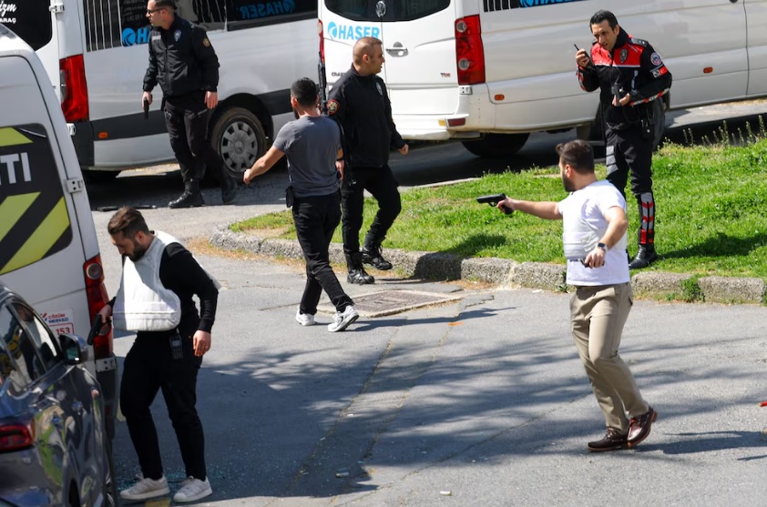 Tiroteo frente al consulado israelí en Estambul deja un atacante muerto

 – Ojo critico